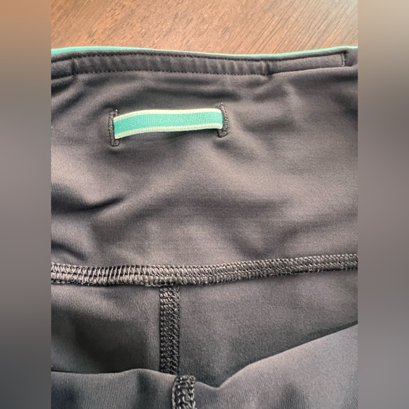 Lululemon Cut the 20" Crop Ruched Luxstreme Capri Gym Running Casual Comfy Sz 8 - Picture 7 of 7